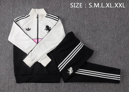 Tuta Full-zip Juventus 26/27 Uomo Bianco/Nero/Rosa | Tuta da Calcio - CalcioVivo