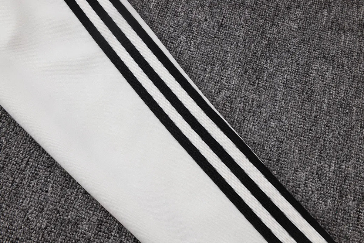 Tuta Full-zip Juventus 26/27 Uomo Bianco/Nero/Rosa | Tuta da Calcio - CalcioVivo