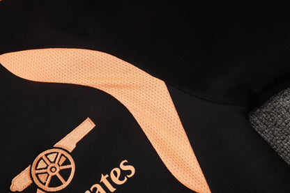 Tuta Full-zip Arsenal 26/27 Uomo Nero e Arancione | Tuta da Calcio - CalcioVivo
