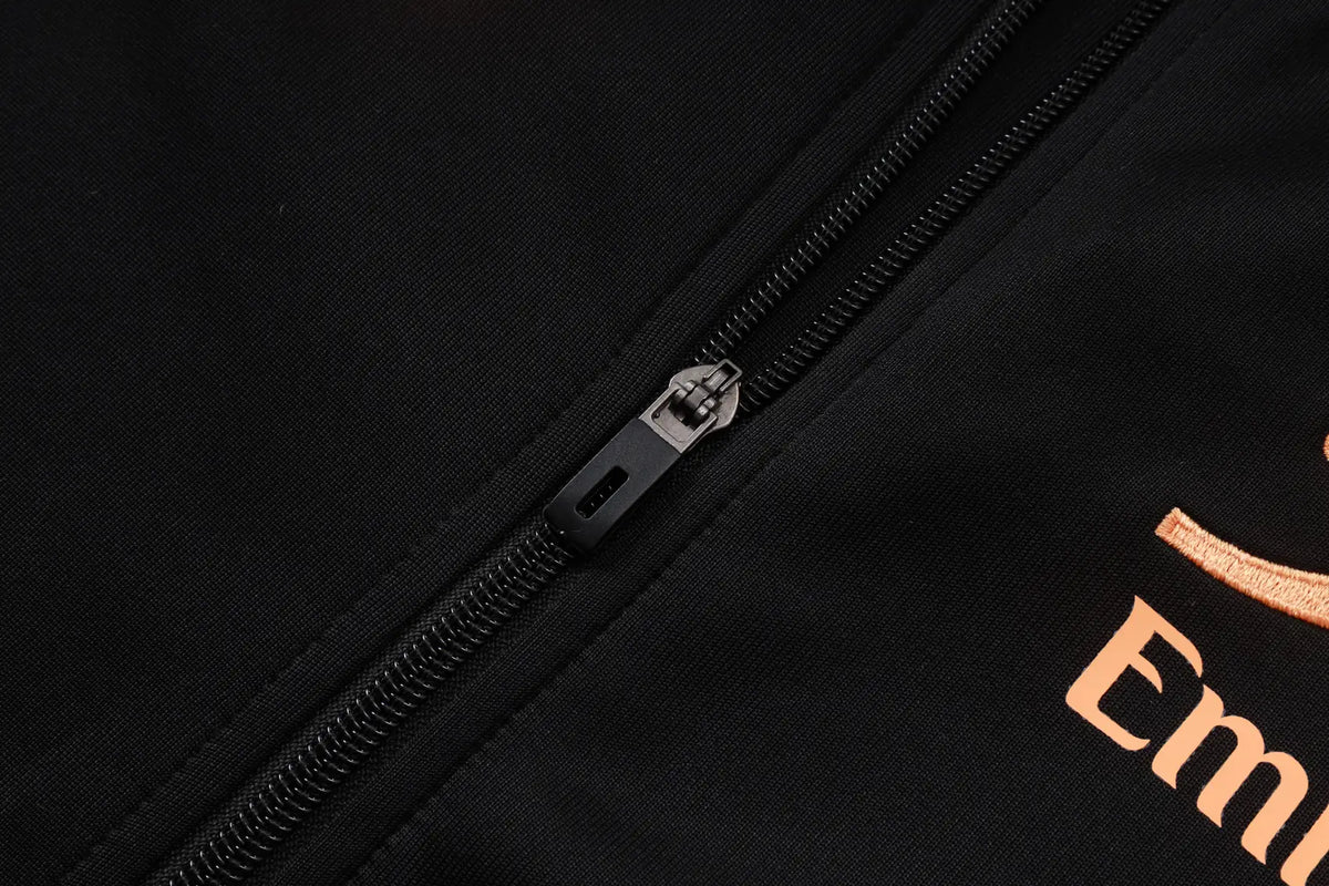 Tuta Full-zip Arsenal 26/27 Uomo Nero e Arancione | Tuta da Calcio - CalcioVivo