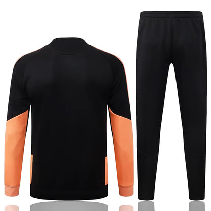 Tuta Full-zip Arsenal 26/27 Uomo Nero e Arancione | Tuta da Calcio - CalcioVivo