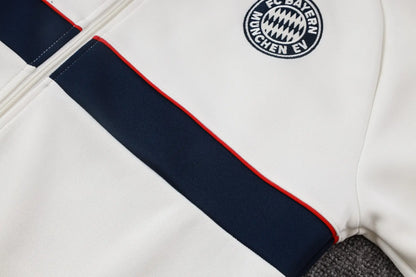 Tuta Full-zip Bayern Munich 26/27 Uomo Bianco e Blu Navy | Tuta da Calcio - CalcioVivo