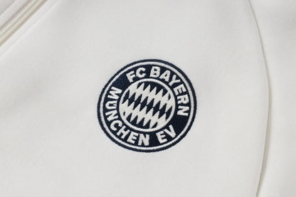 Tuta Full-zip Bayern Munich 26/27 Uomo Bianco e Blu Navy | Tuta da Calcio - CalcioVivo