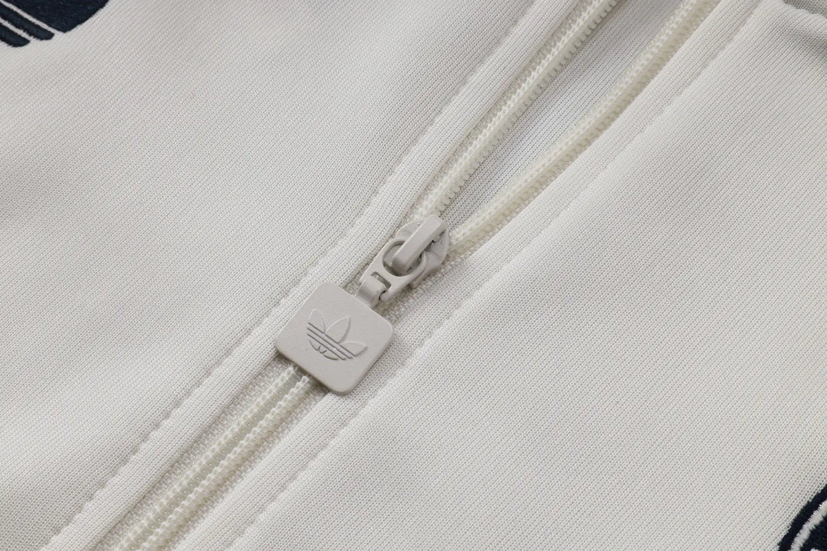 Tuta Full-zip Bayern Munich 26/27 Uomo Bianco e Blu Navy | Tuta da Calcio - CalcioVivo
