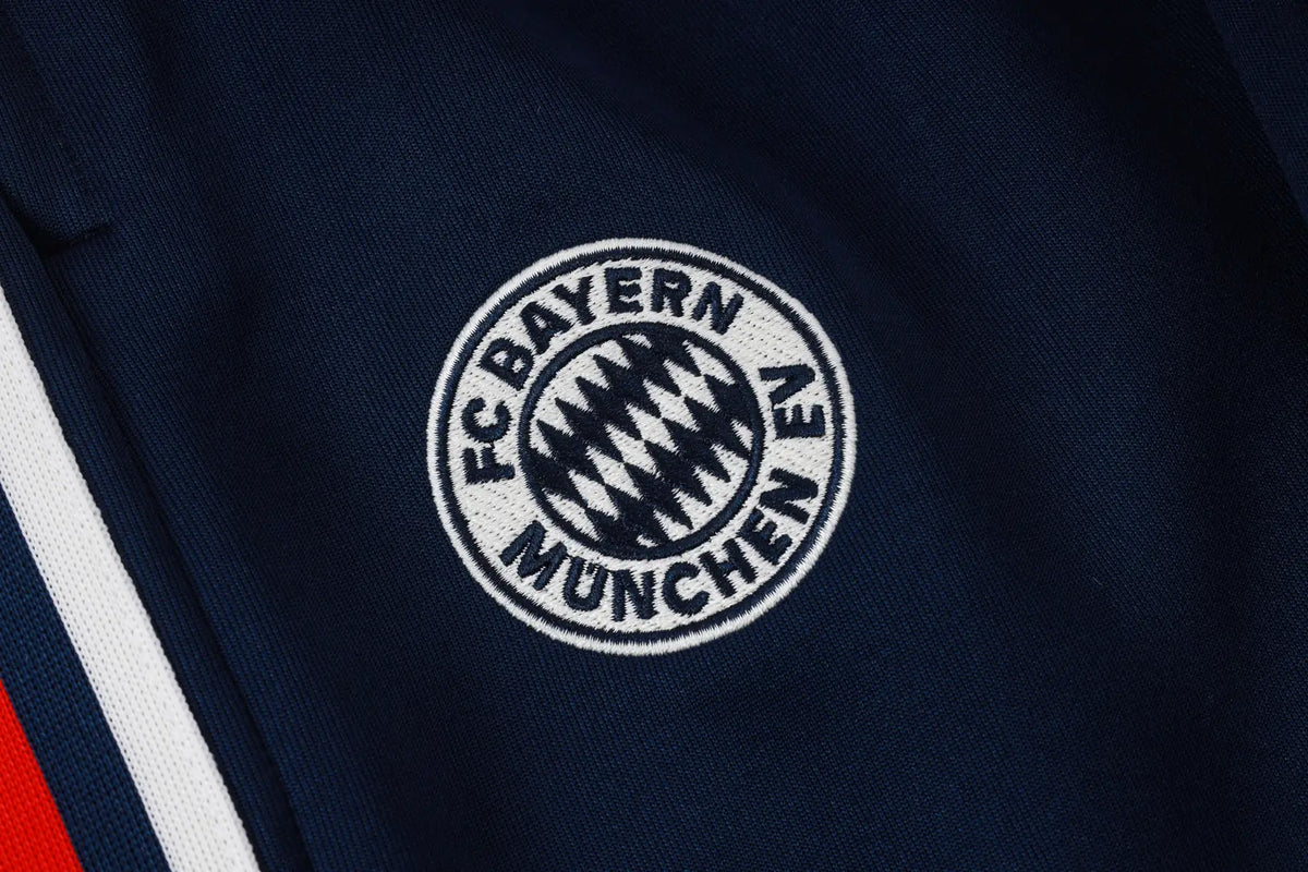 Tuta Full-zip Bayern Munich 26/27 Uomo Bianco e Blu Navy | Tuta da Calcio - CalcioVivo
