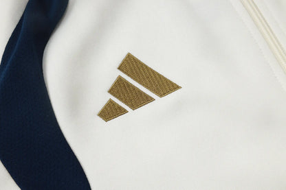 Tuta Full-zip Bayern Munich 26/27 Uomo Bianco e Blu Navy | Tuta da Calcio - CalcioVivo
