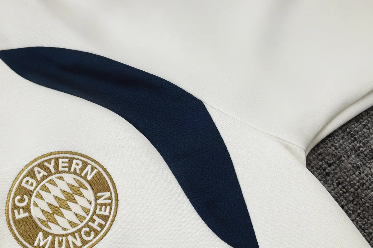 Tuta Full-zip Bayern Munich 26/27 Uomo Bianco e Blu Navy | Tuta da Calcio - CalcioVivo