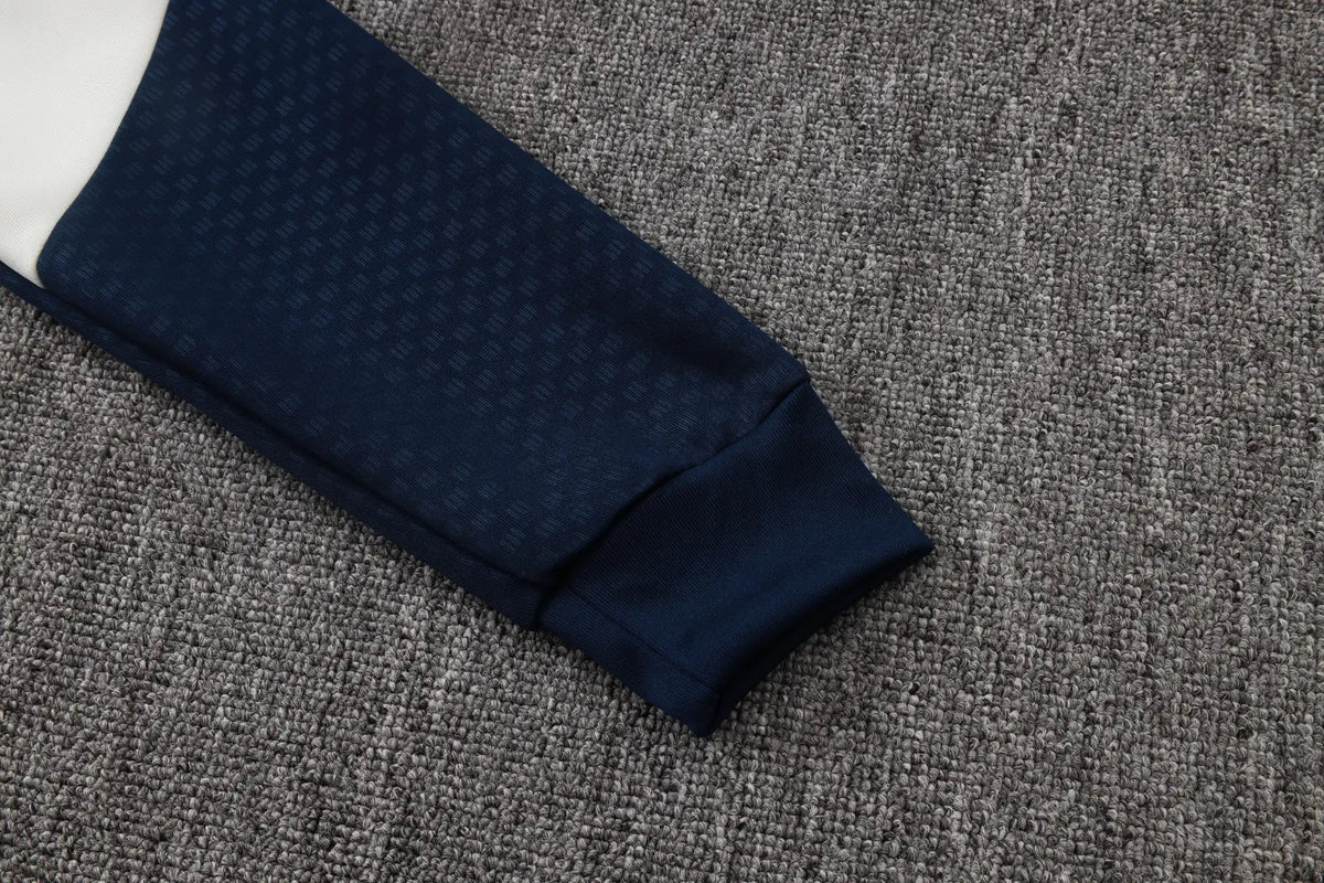 Tuta Full-zip Bayern Munich 26/27 Uomo Bianco e Blu Navy | Tuta da Calcio - CalcioVivo