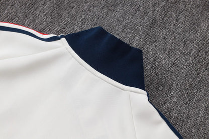 Tuta Full-zip Bayern Munich 26/27 Uomo Bianco e Blu Navy | Tuta da Calcio - CalcioVivo