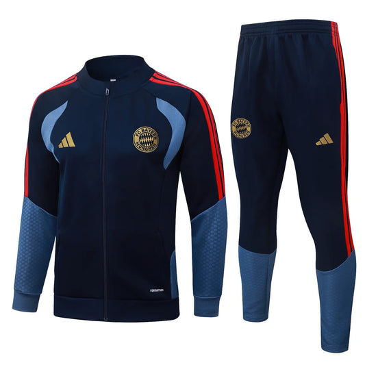Tuta Full-zip Bayern Munich 26/27 Uomo Blu Navy | Tuta da Calcio - CalcioVivo