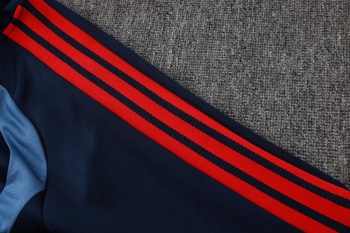Tuta Full-zip Bayern Munich 26/27 Uomo Blu Navy | Tuta da Calcio - CalcioVivo