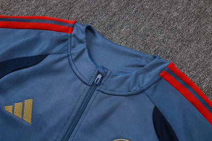 Tuta Full-zip Bayern Munich 26/27 Uomo Blu Navy | Tuta da Calcio - CalcioVivo