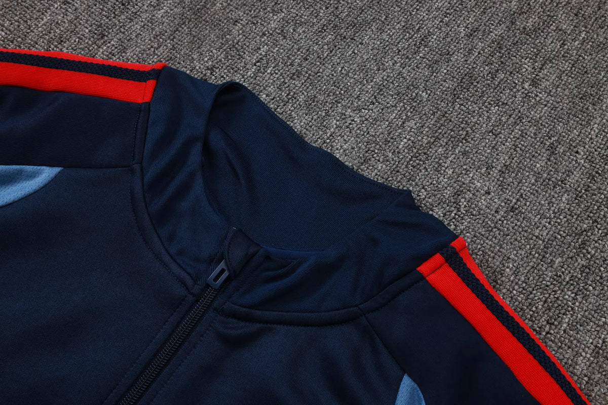 Tuta Full-zip Bayern Munich 26/27 Uomo Blu Navy | Tuta da Calcio - CalcioVivo