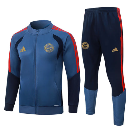 Tuta Full-zip Bayern Munich 26/27 Uomo Blu Navy | Tuta da Calcio - CalcioVivo