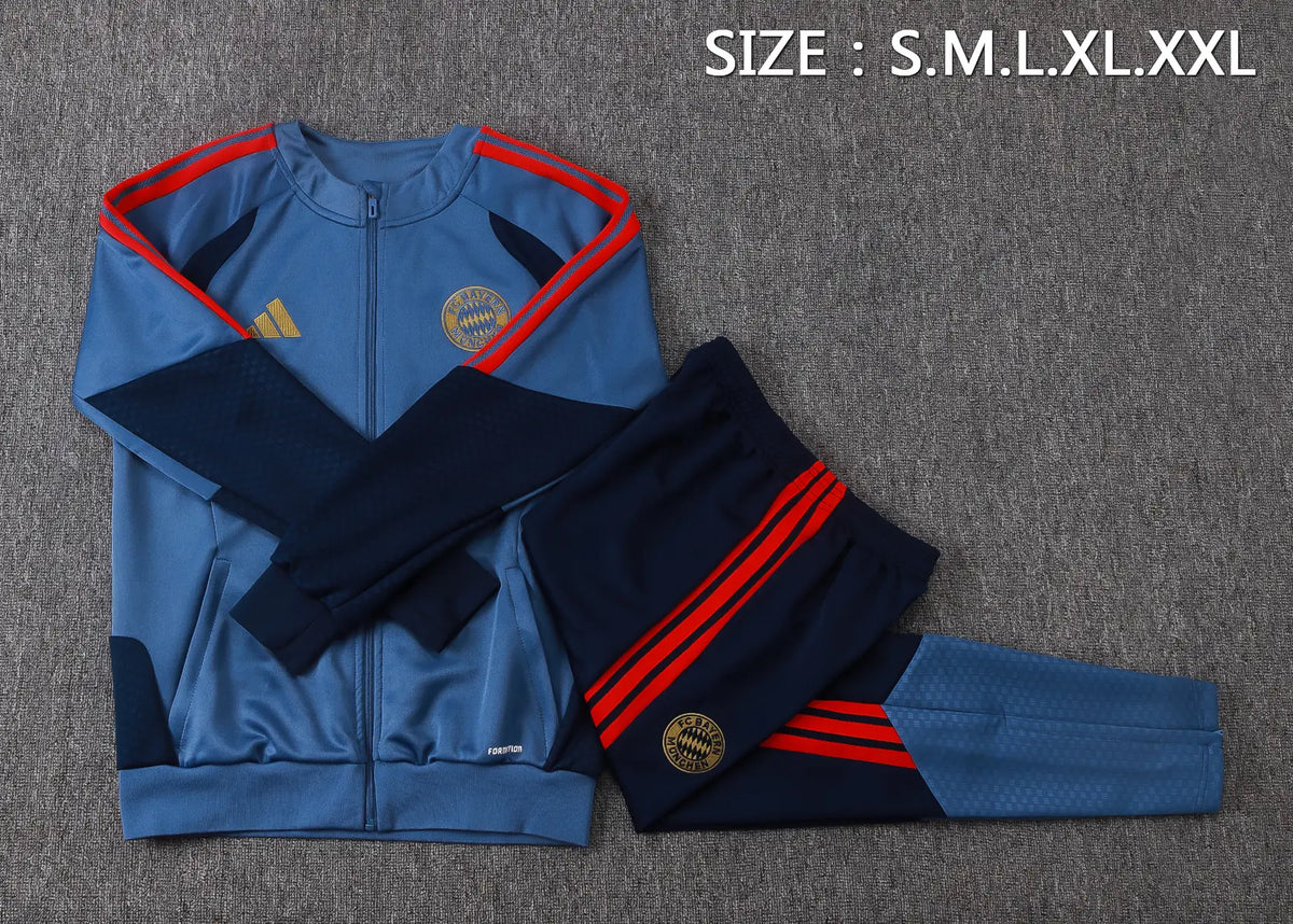 Tuta Full-zip Bayern Munich 26/27 Uomo Blu Navy | Tuta da Calcio - CalcioVivo