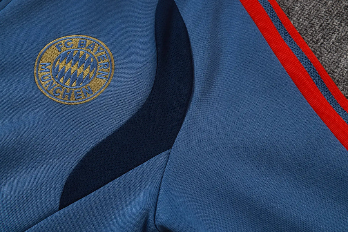 Tuta Full-zip Bayern Munich 26/27 Uomo Blu Navy | Tuta da Calcio - CalcioVivo