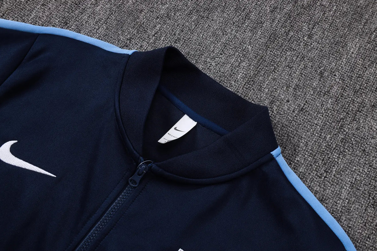 Tuta Full-zip Inghilterra 26/27 Uomo Blu Navy | Tuta da Calcio - CalcioVivo