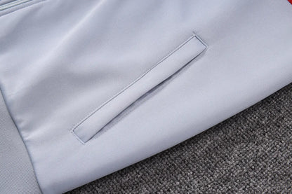 Tuta Full-zip Liverpool 26/27 Uomo Bianco e Grigio | Tuta da Calcio - CalcioVivo
