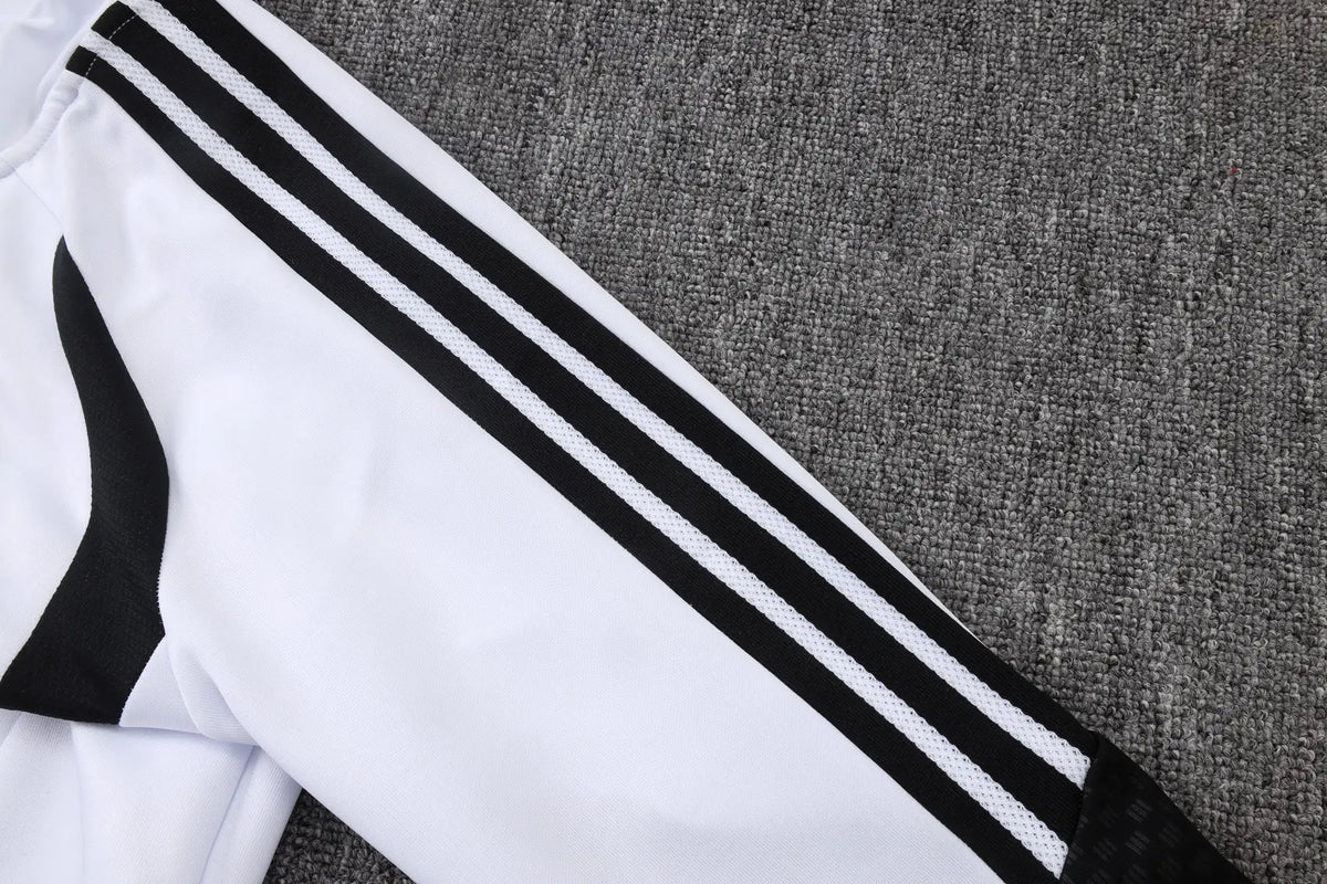 Tuta Full-zip Liverpool 26/27 Uomo Bianco e Nero | Tuta da Calcio - CalcioVivo