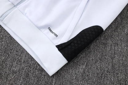 Tuta Full-zip Liverpool 26/27 Uomo Bianco e Nero | Tuta da Calcio - CalcioVivo
