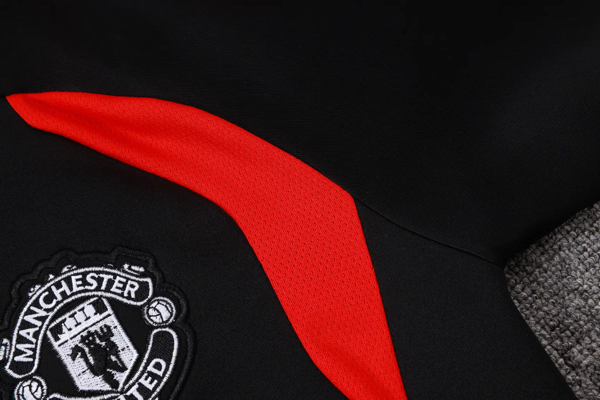 Tuta Full-zip Manchester United 26/27 Uomo Nero/Rosso | Tuta da Calcio - CalcioVivo
