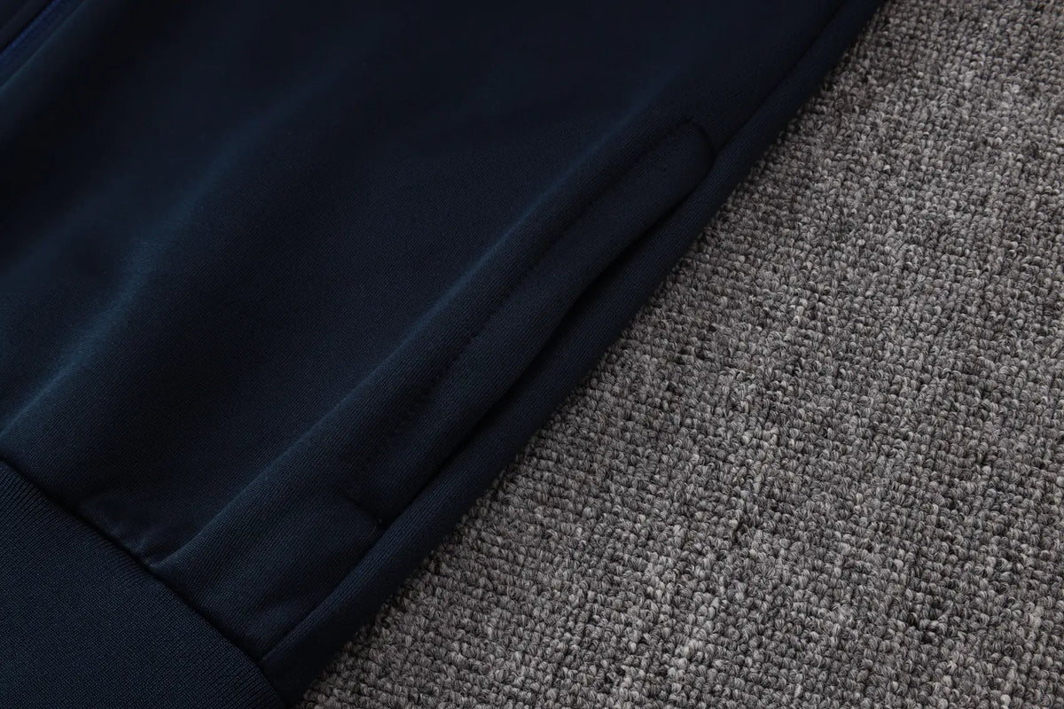 Tuta Full-zip Real Madrid 26/27 Uomo Blu Navy | Tuta da Calcio - CalcioVivo