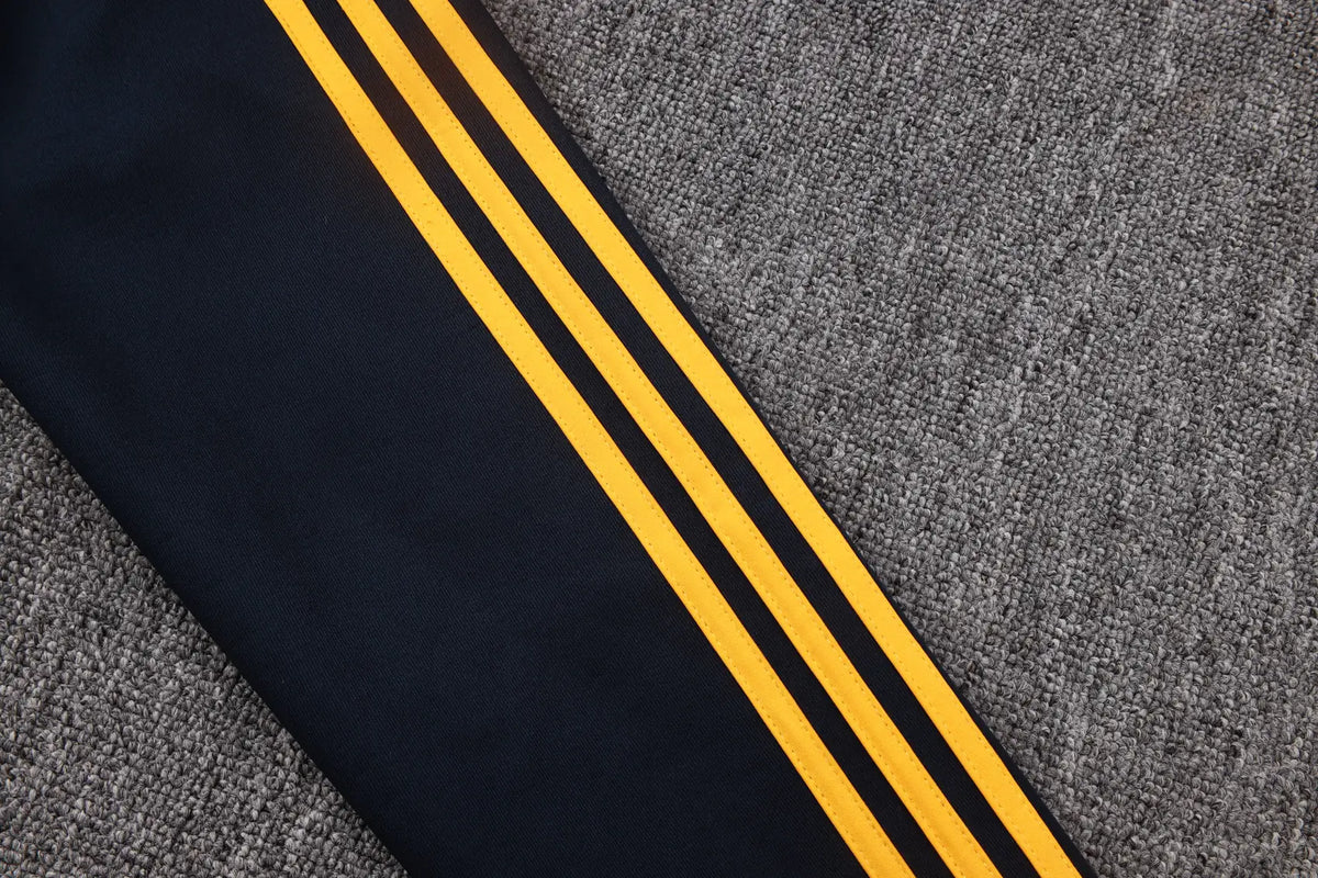 Tuta Full-zip Real Madrid 26/27 Uomo Blu Navy | Tuta da Calcio - CalcioVivo