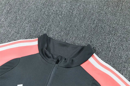 Tuta Half-zip Real Madrid 26/27 Uomo Grigio Antracite e Rosa Corallo | Tuta da Calcio - CalcioVivo