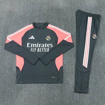 Tuta Half-zip Real Madrid 26/27 Uomo Grigio Antracite e Rosa Corallo | Tuta da Calcio - CalcioVivo
