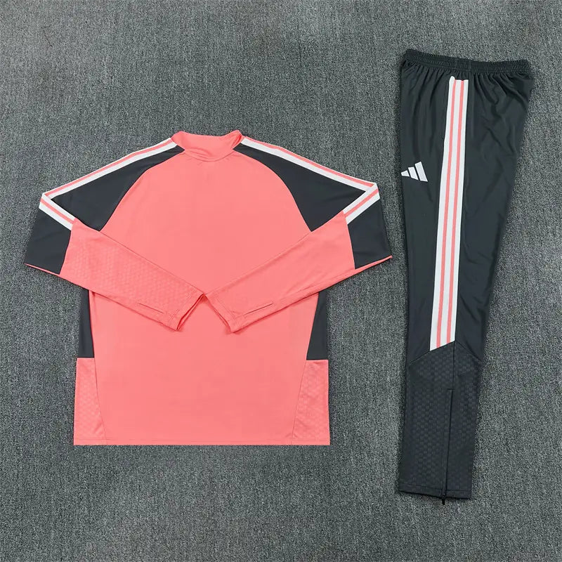 Tuta Half-zip Real Madrid 26/27 Uomo Rosa Corallo | Tuta da Calcio - CalcioVivo