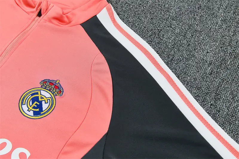 Tuta Half-zip Real Madrid 26/27 Uomo Rosa Corallo | Tuta da Calcio - CalcioVivo