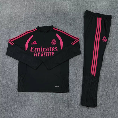 Tuta Real Madrid 26/27 Uomo Nero con dettagli Rosa | Tuta da Calcio - CalcioVivo