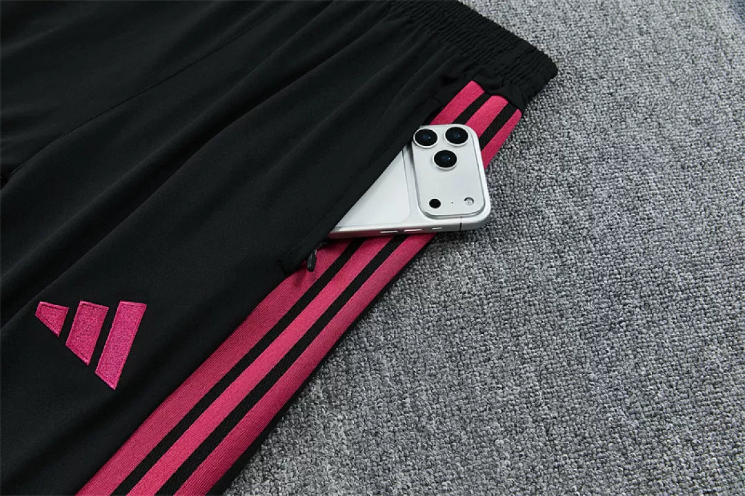 Tuta Real Madrid 26/27 Uomo Nero con dettagli Rosa | Tuta da Calcio - CalcioVivo