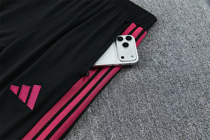 Tuta Real Madrid 26/27 Uomo Nero con dettagli Rosa | Tuta da Calcio - CalcioVivo