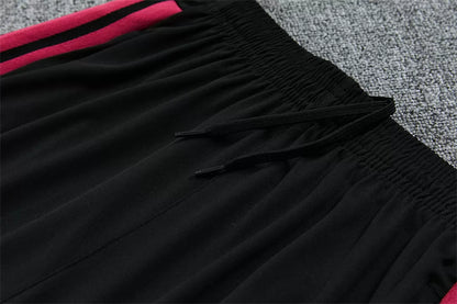 Tuta Real Madrid 26/27 Uomo Nero con dettagli Rosa | Tuta da Calcio - CalcioVivo